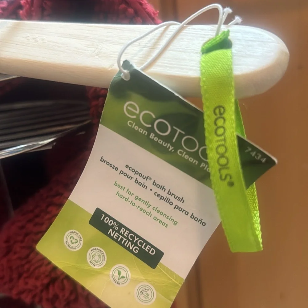 NWT Ecotools luffa extended on(of course) a waterproof wood handle. Eco friendly
